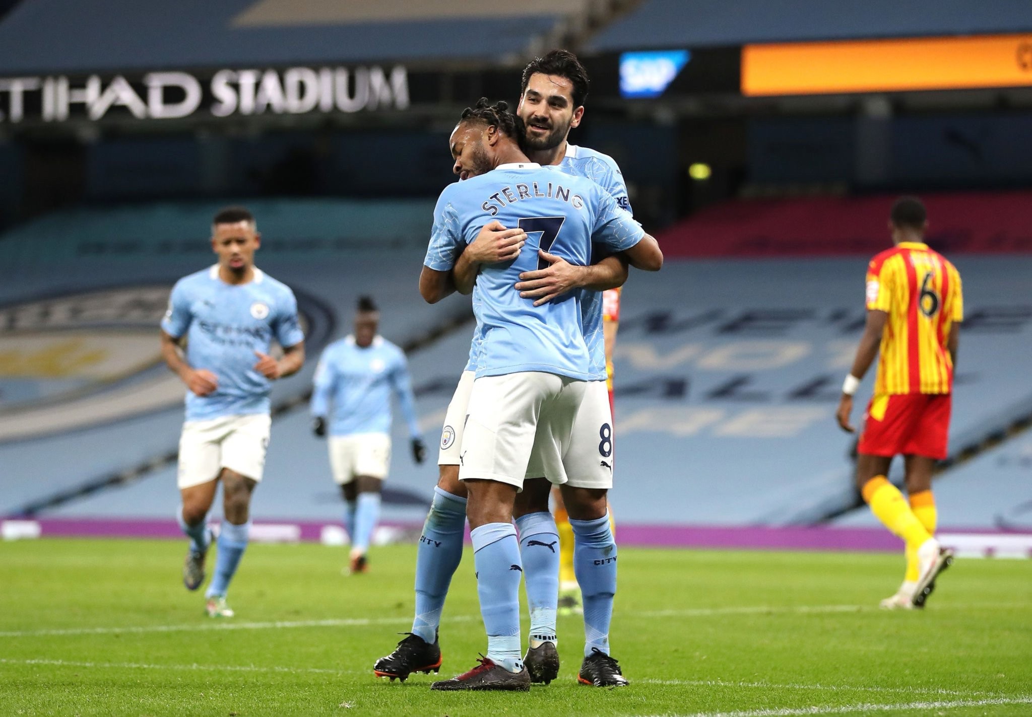 讓球隊在兩 讓球隊在兩